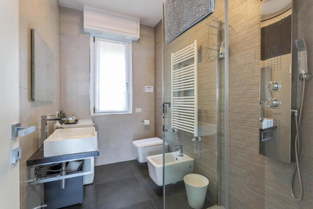 Kúpeľňa v ubytovaní New Eleven Apartment on Como Lake