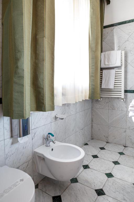 Koupelna v ubytování Hotel Villa Sofia