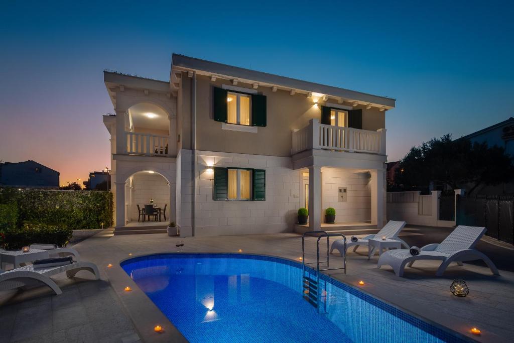Bazén v ubytování Villa Kami - 4 stars villa, Heated pool nebo v jeho okolí