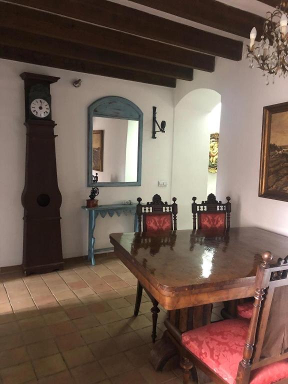 Posezení v ubytování Stadthaus mitten im Künstlerviertel von Artá mit zwei Wohnungen