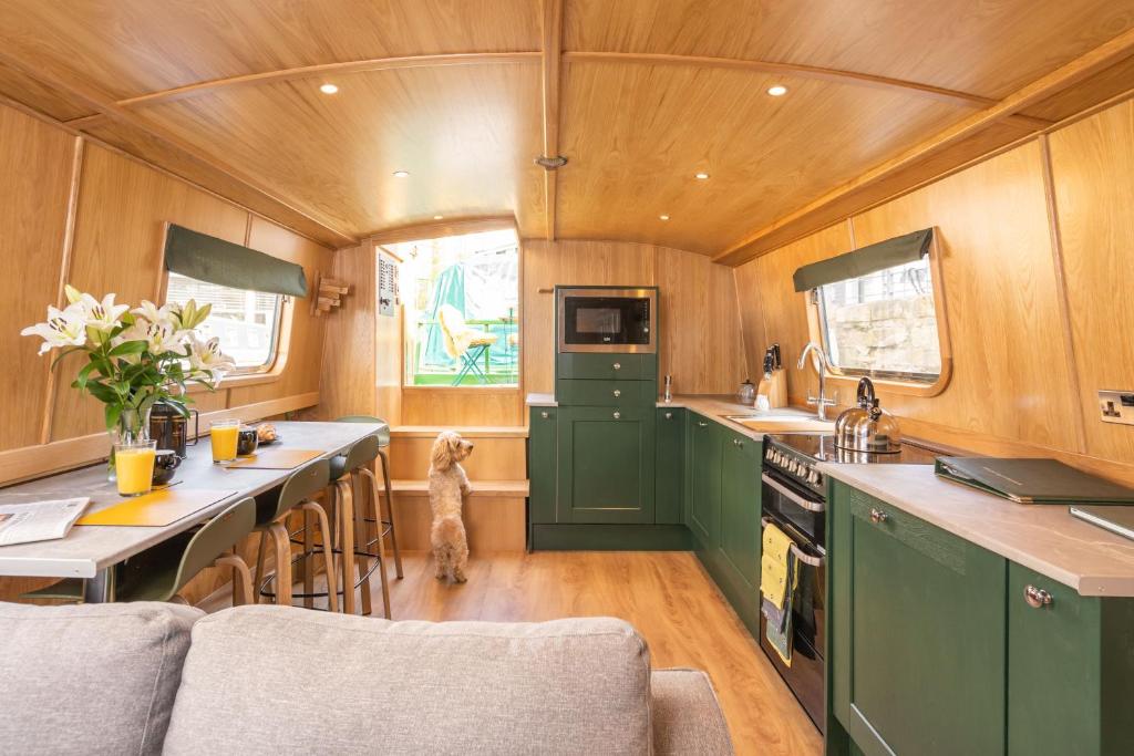 Kuchyň nebo kuchyňský kout v ubytování Edinburgh - Houseboats