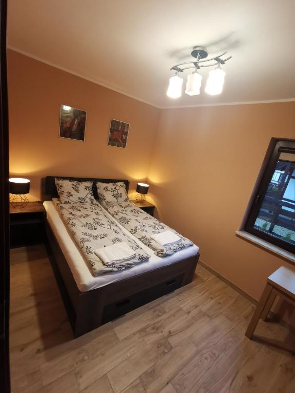Posteľ alebo postele v izbe v ubytovaní NA GWiZDÓWCE DOM 35, ZAŁAKOWO, KASZUBY