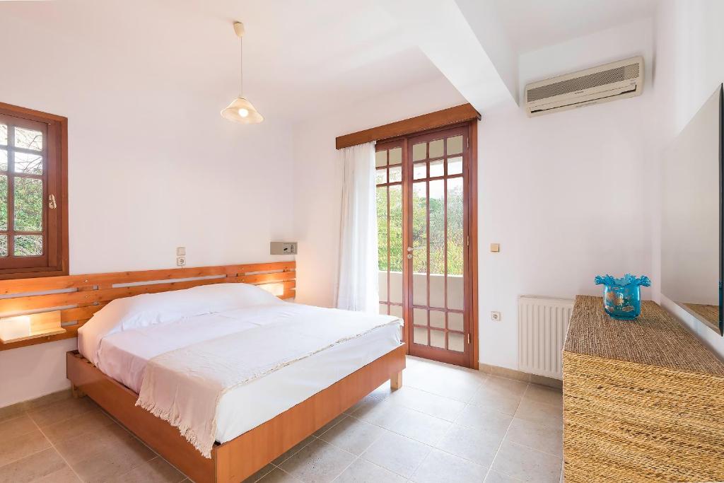 Postel nebo postele na pokoji v ubytování Emerald Dawn Villa