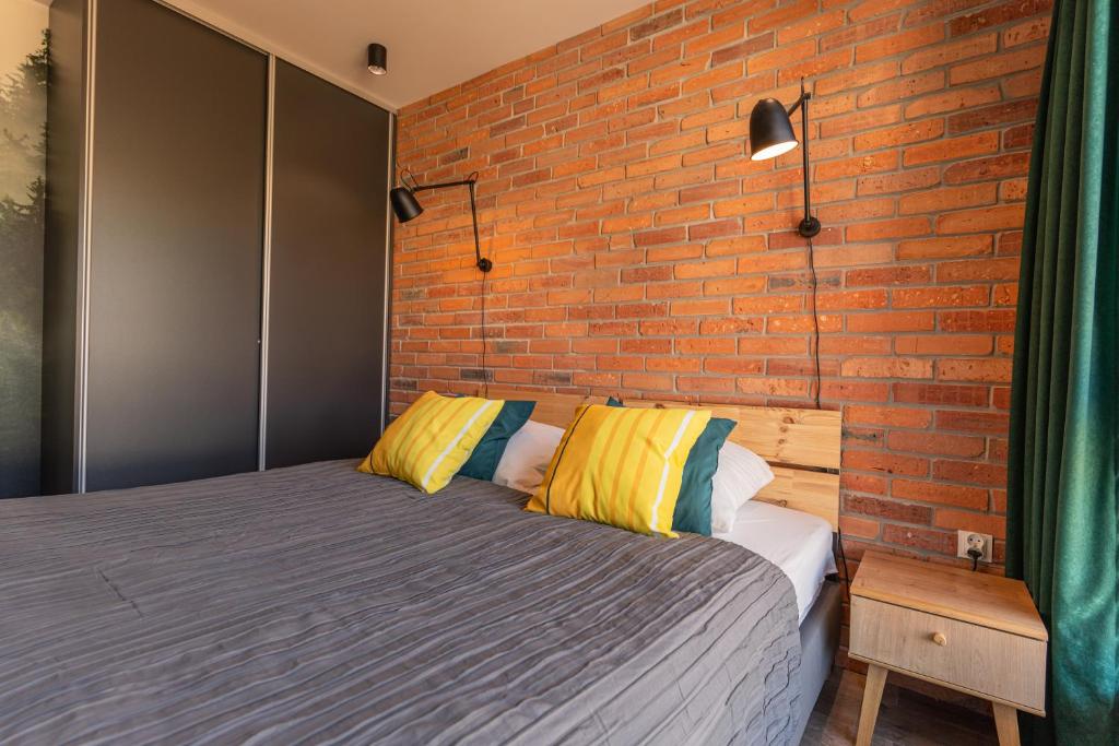 Posteľ alebo postele v izbe v ubytovaní Apartamenty Homely Place Koziołki - Stary Rynek - Parking
