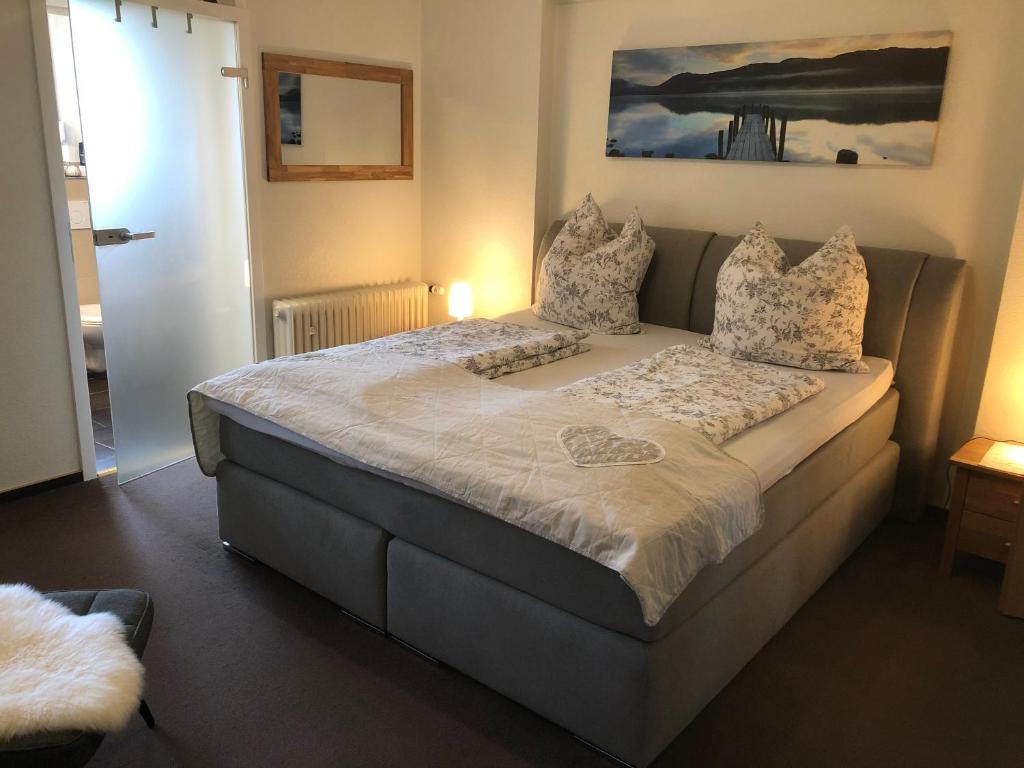 a bedroom with a large bed in a room at Ferienwohnung Eberhard Altes Winzerhaus in Bullay