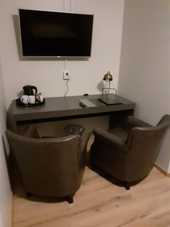 TV a/nebo společenská místnost v ubytování Hotell Greven