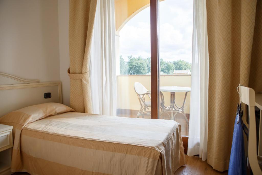 Postel nebo postele na pokoji v ubytování Hotel Villa Sofia
