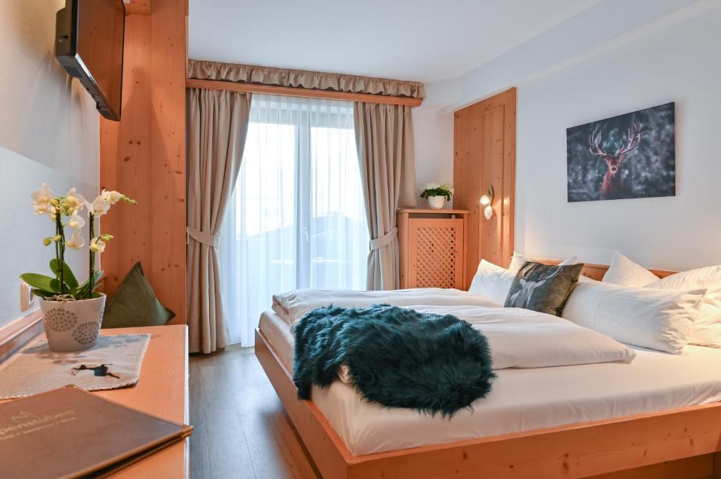 Postel nebo postele na pokoji v ubytování Hotel Alpenstuben