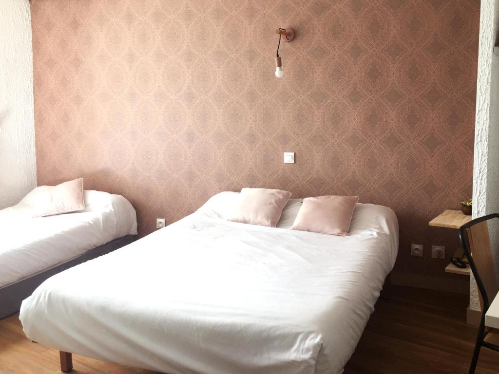 Brit Hotel Dijon Centre Gare - Chambre Triple Avec Salle De Bains Privative