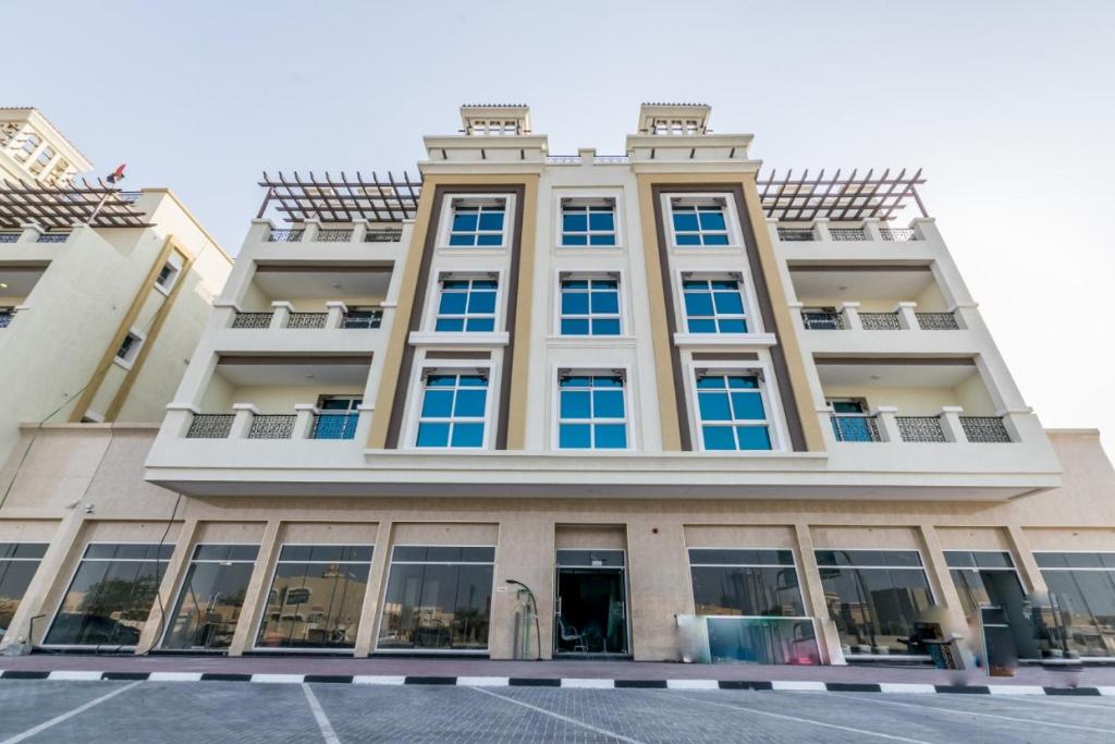 een hoog gebouw met blauwe ramen en balkons bij Cozy Rooms and Small Partitions for Men guests in Dubai in Dubai