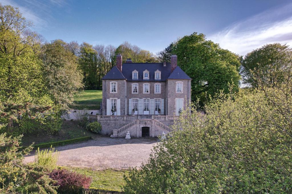 サン・マルタン・ブローニュにあるChateau Gîte "Chateau du Denacre" Côte d'Opaleの畑中大家