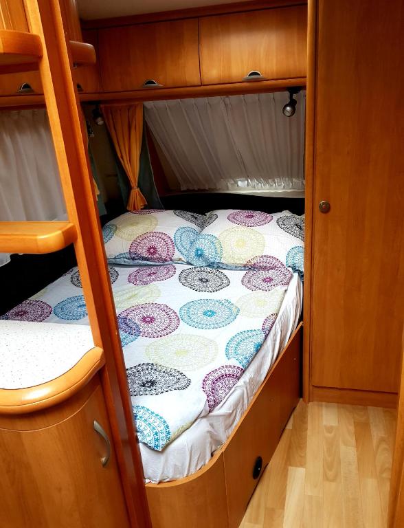 Posteľ alebo postele v izbe v ubytovaní Irjados-surf Chalupy