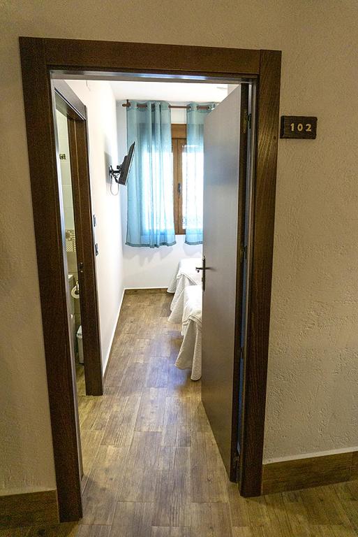 A bed or beds in a room at Alojamientos Rurales Entre Rocas