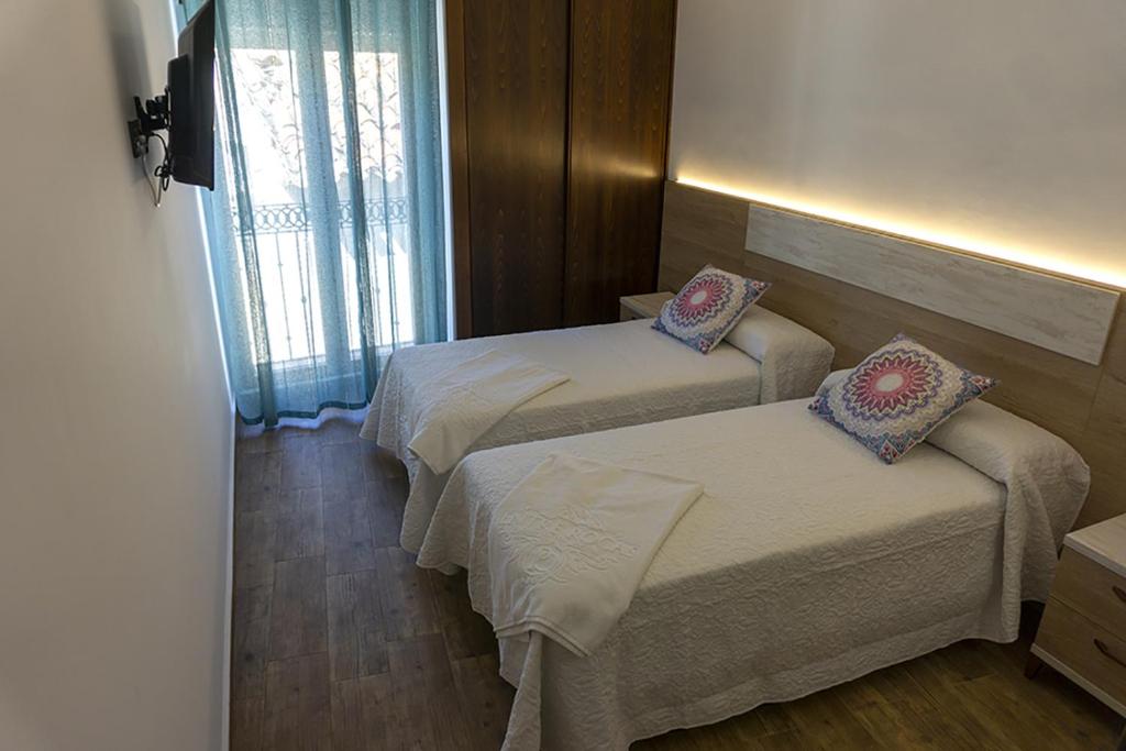 A bed or beds in a room at Alojamientos Rurales Entre Rocas
