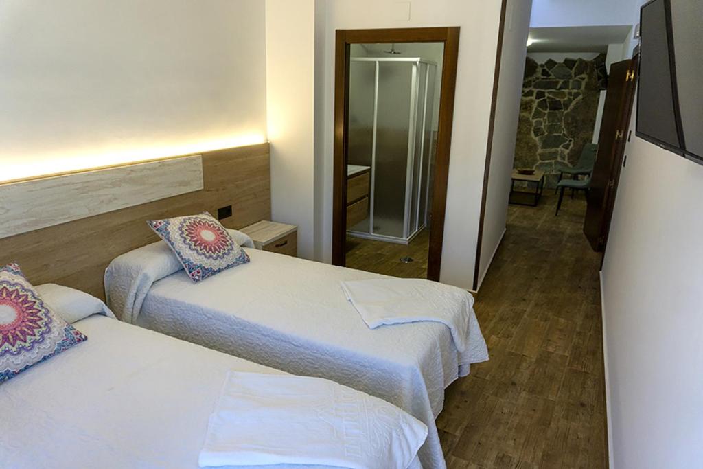 A bed or beds in a room at Alojamientos Rurales Entre Rocas