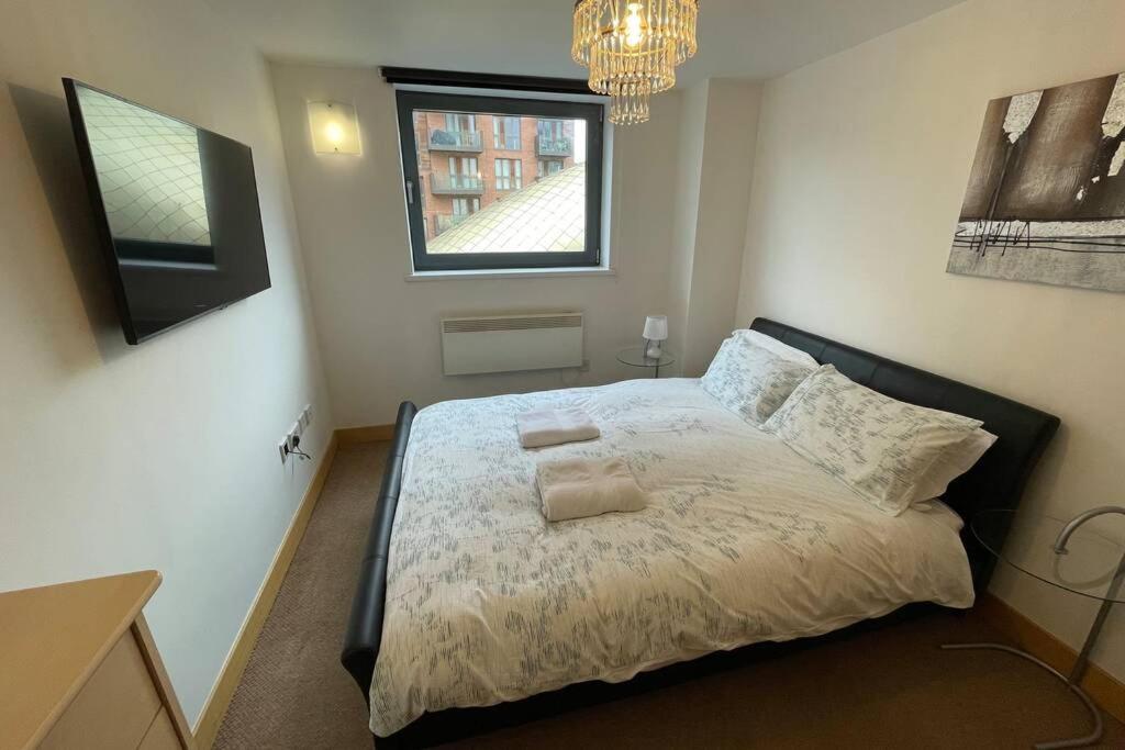 1 Bed Apartment next to train station City Centre