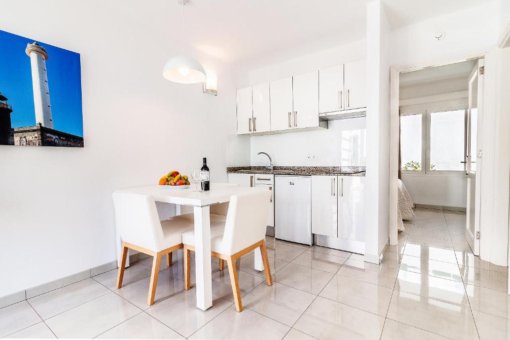 Apartamentos LIVVO Oasis - 17