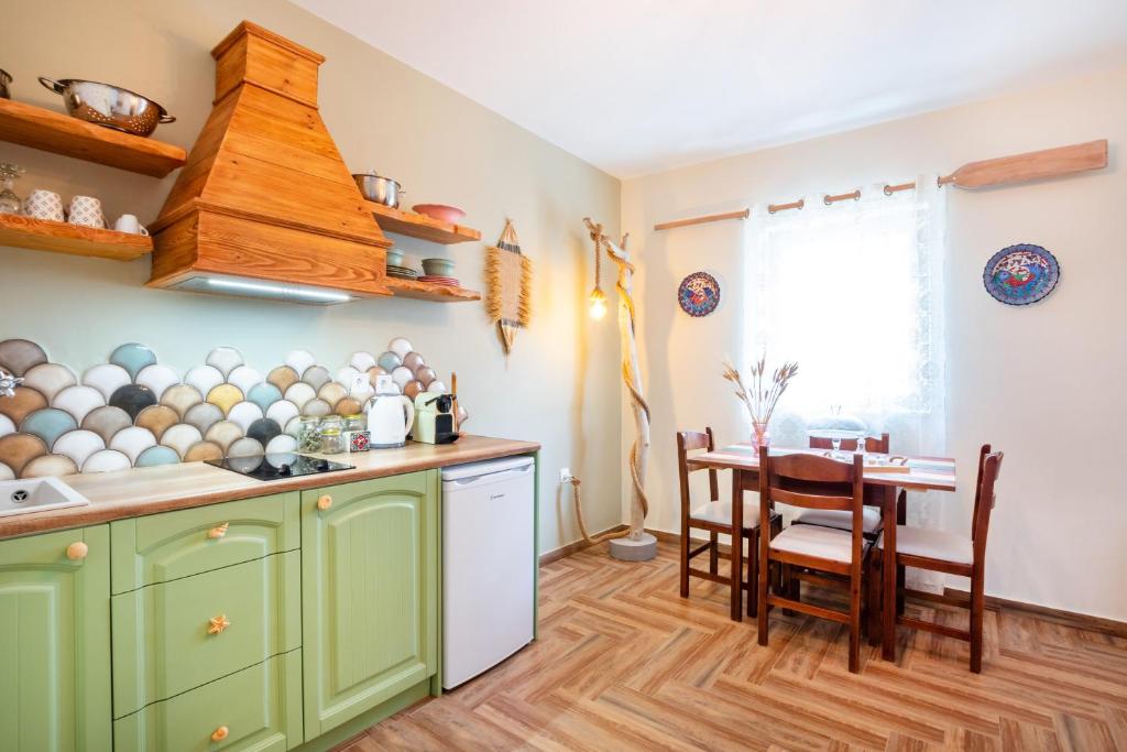 Kuchyň nebo kuchyňský kout v ubytování Gorgona Blue Apartments