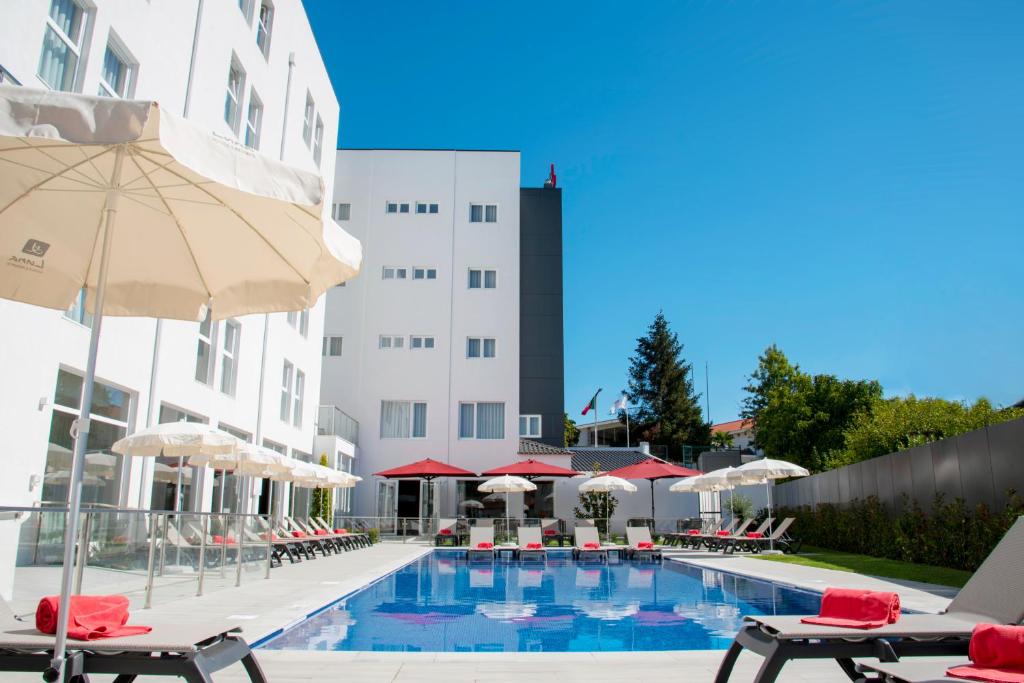 A piscina em ou perto de Luna Hotel de Tbua