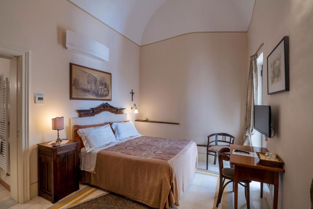 Llit o llits en una habitació de Palazzo Rollo