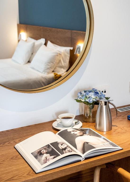 Postel nebo postele na pokoji v ubytování DAYS City Suites