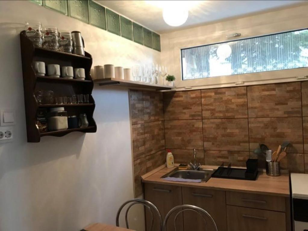 Kuchyňa alebo kuchynka v ubytovaní Szépasszonyvölgyi Apartman