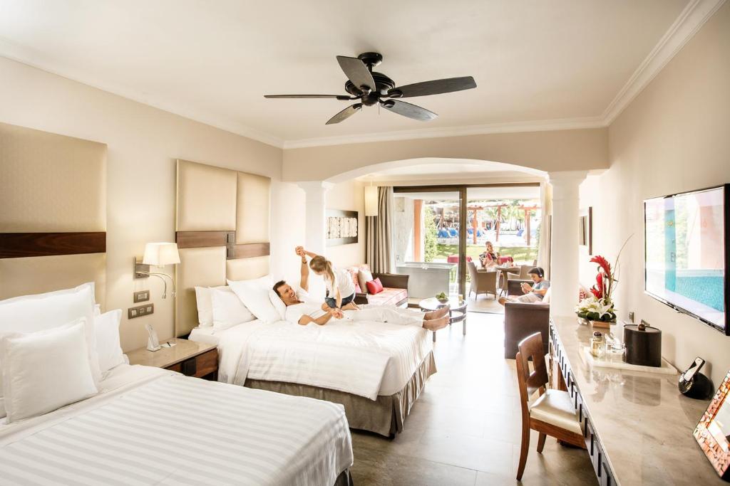 Postel nebo postele na pokoji v ubytování Barceló Maya Beach - All Inclusive