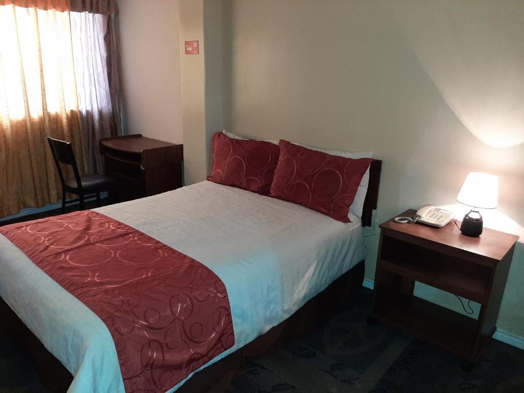 Postel nebo postele na pokoji v ubytování Hotel Bonaventure