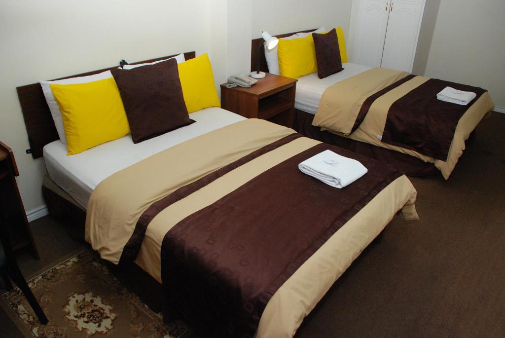 Postel nebo postele na pokoji v ubytování Hotel Bonaventure
