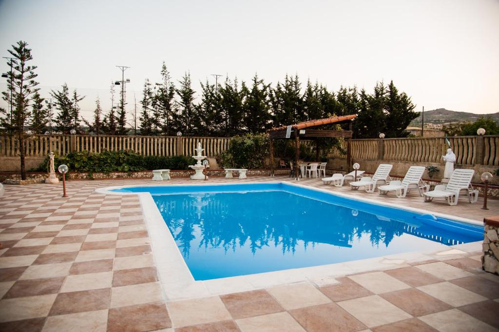 Bazén v ubytování templi la piscina nebo v jeho okolí