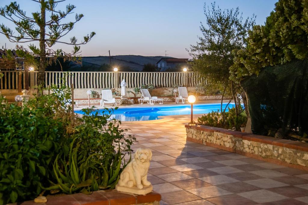 Bazén v ubytování templi la piscina nebo v jeho okolí