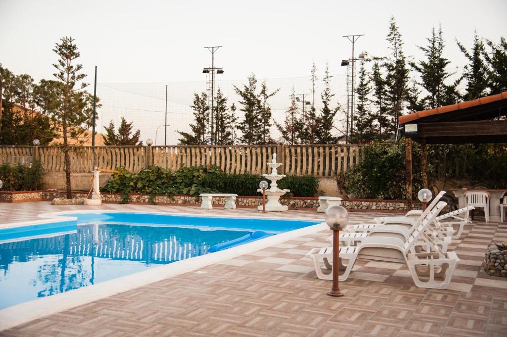 Bazén v ubytování templi la piscina nebo v jeho okolí