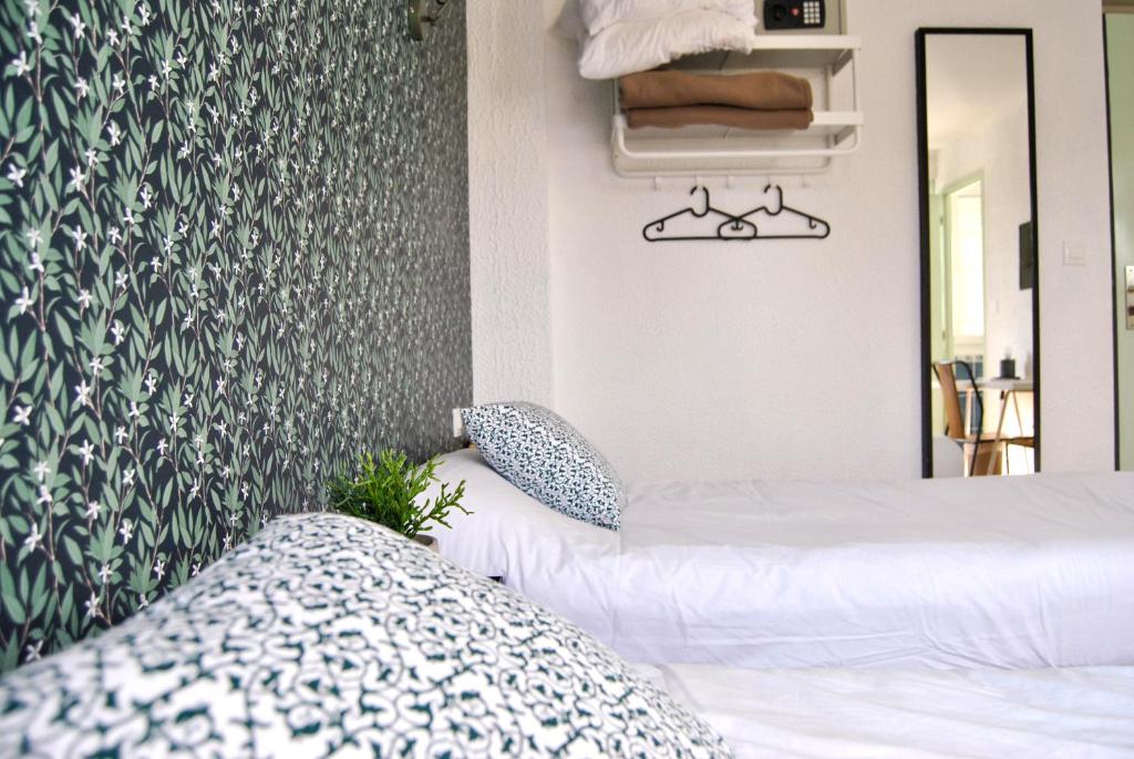Postel nebo postele na pokoji v ubytování Hôtel le Thurot