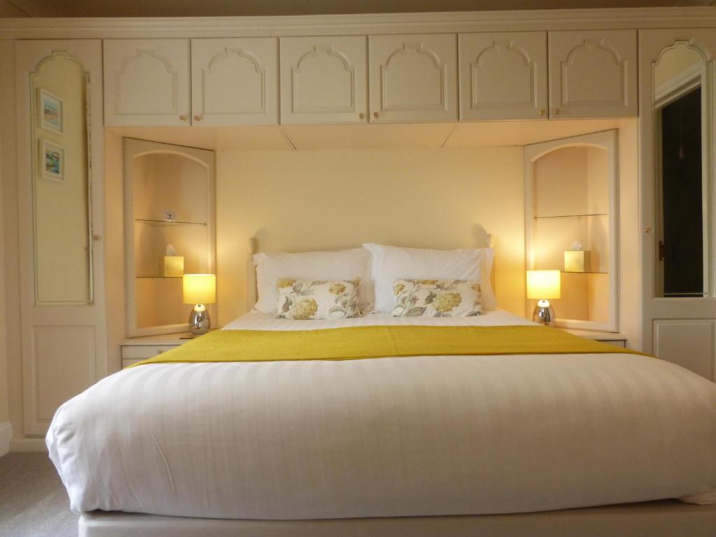 Blenheim House - Superior King Room