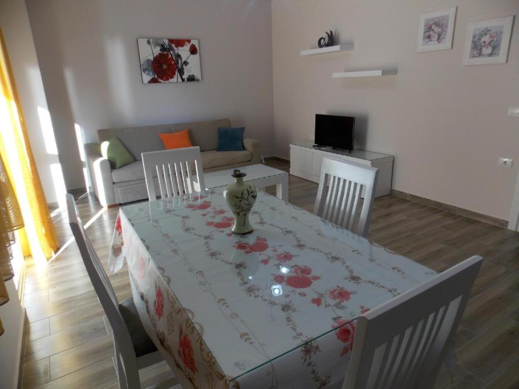 Coastline Apartments - Two-Bedroom Apartment