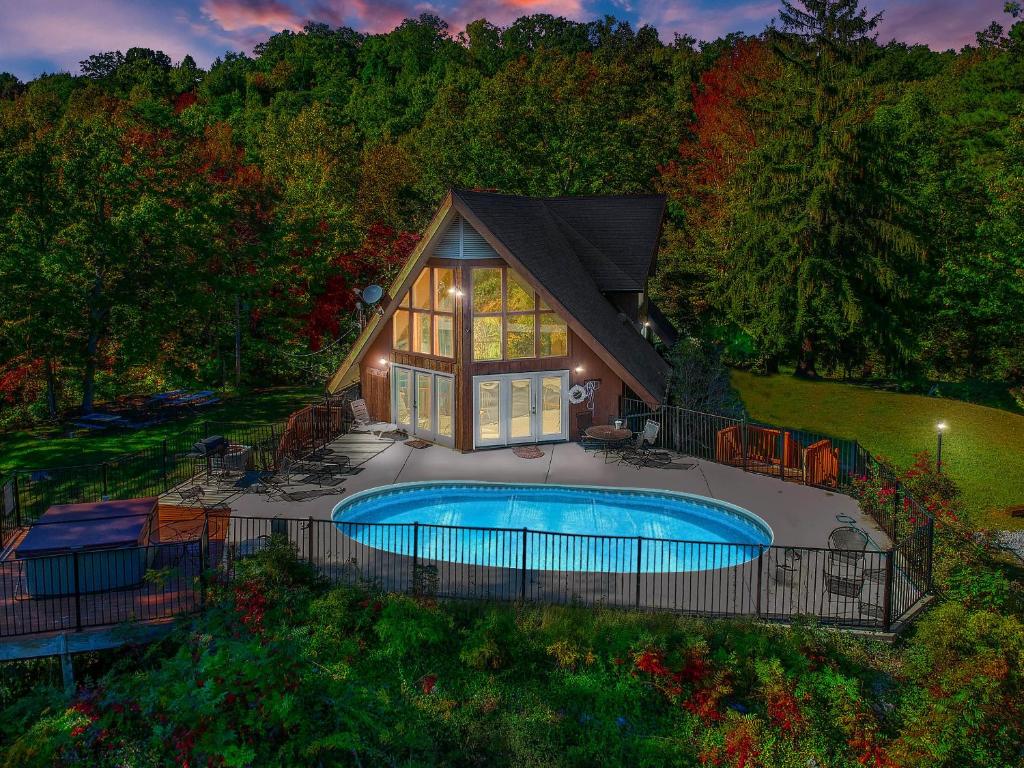 a house with a swimming pool in the yard at SmokyStays Private Pool Chalet in Gatlinburg