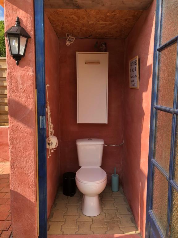 Koupelna v ubytování Gîte Aurinko : caravane avec bain nordique
