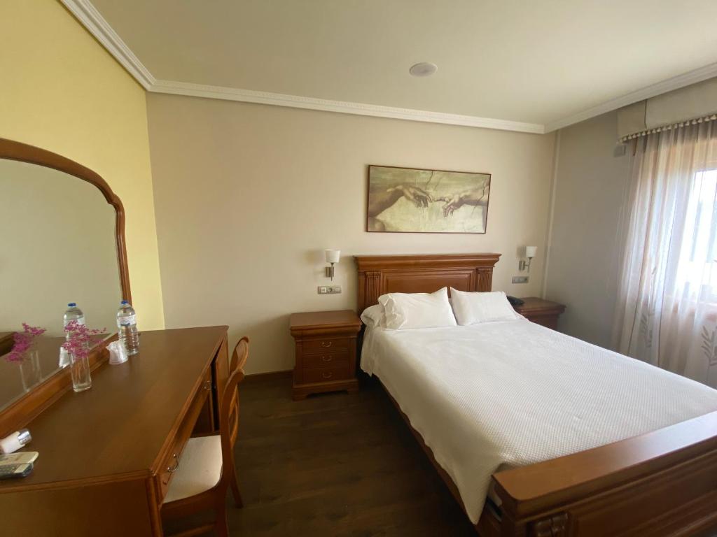 A bed or beds in a room at Hotel Rural Finca Aldeola