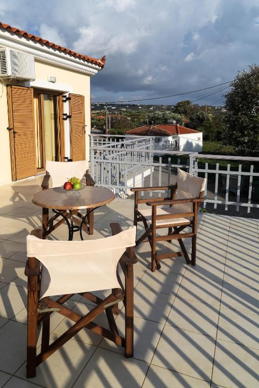 Balkón nebo terasa v ubytování Eleni Suites Methoni