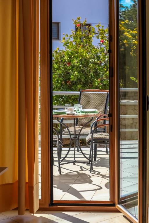 Eleni Suites Methoni - One-Bedroom House