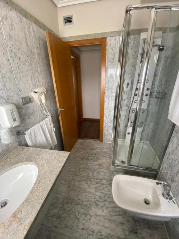 A bathroom at Hotel Rural Finca Aldeola