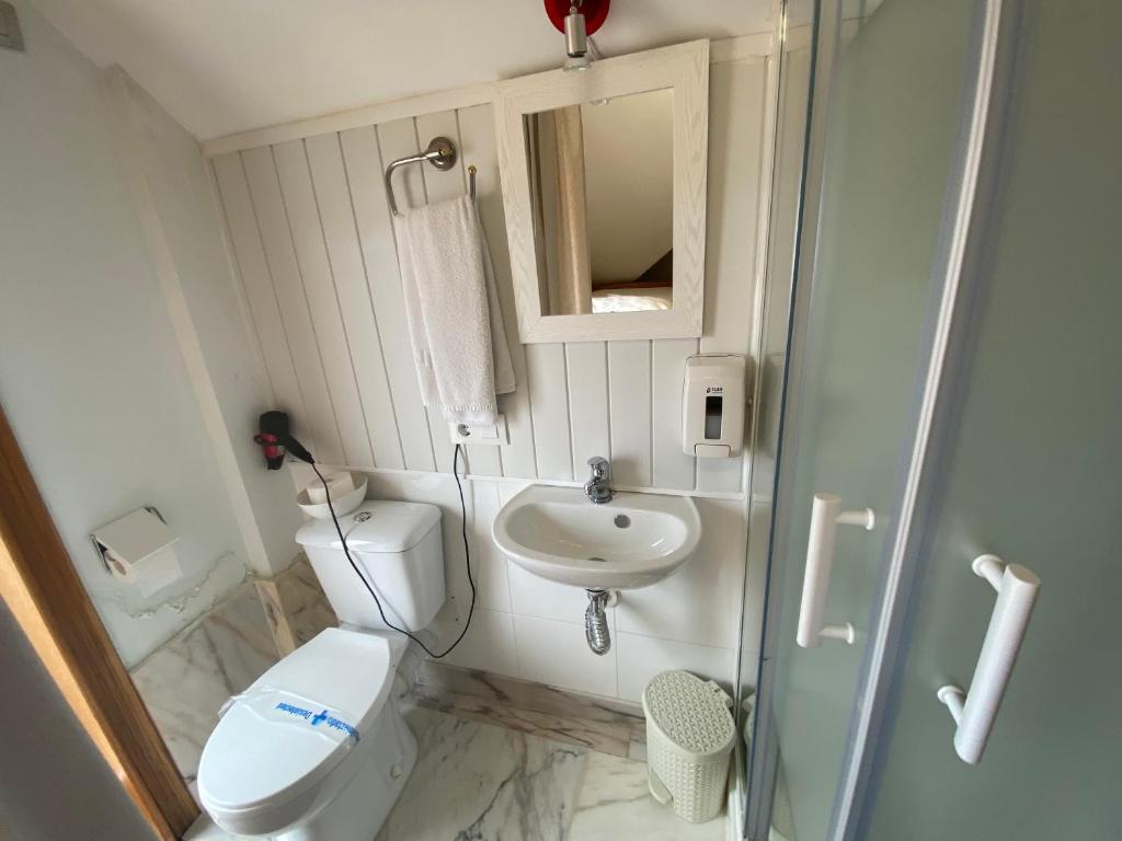 A bathroom at Hotel Rural Finca Aldeola