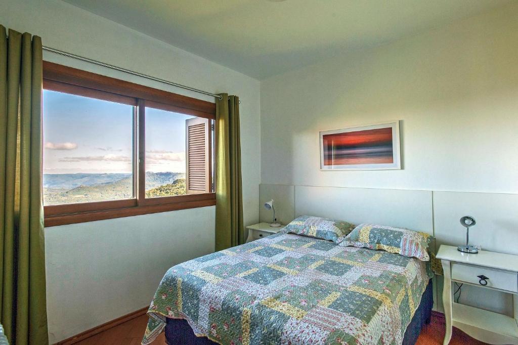  VISTA DESLUMBRANTE PARA O VALE EM APARTAMENTO NO CENTRO DE CANELA - Quinta da Serra