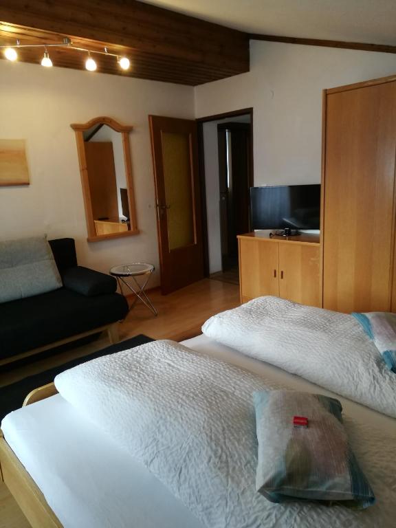 TV a/nebo společenská místnost v ubytování Haus Ortsblick