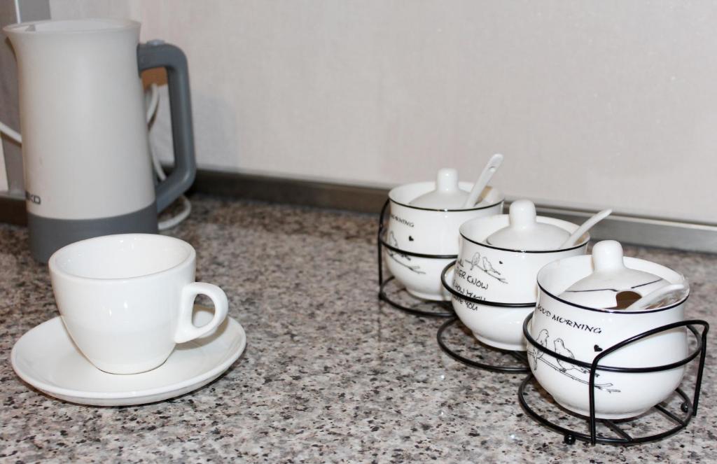 Příslušenství pro přípravu čaje a kávy v ubytování Guest House Old Tiflis 5