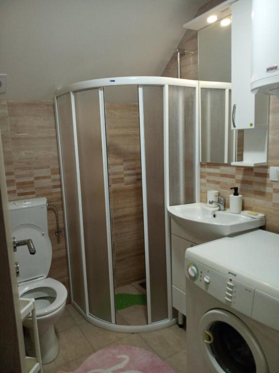 Un baño de Apartman Čaroban odmor Divčibare