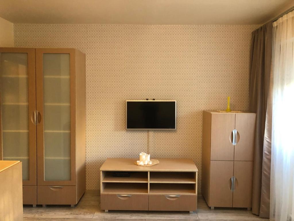 a living room with a tv and a dresser at Apartament Zielone Bielany in Warsaw