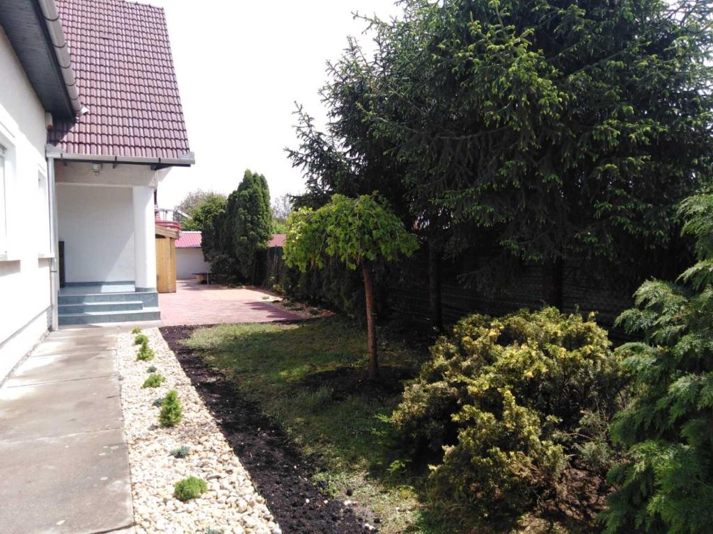 Ogród w obiekcie Viola Apartmanház