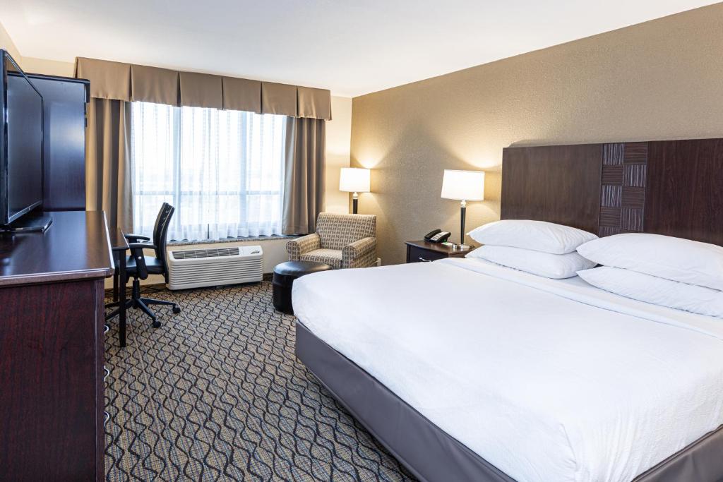 Holiday Inn St. Louis Airport West Earth City by IHG photo