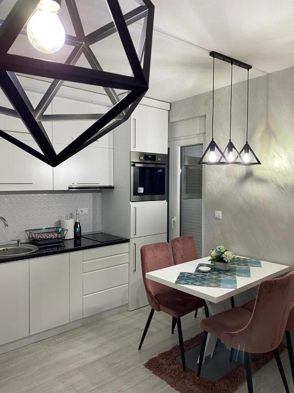 a kitchen with a table and chairs in a room at VIP APARTMAN 2020 in Vrnjačka Banja
